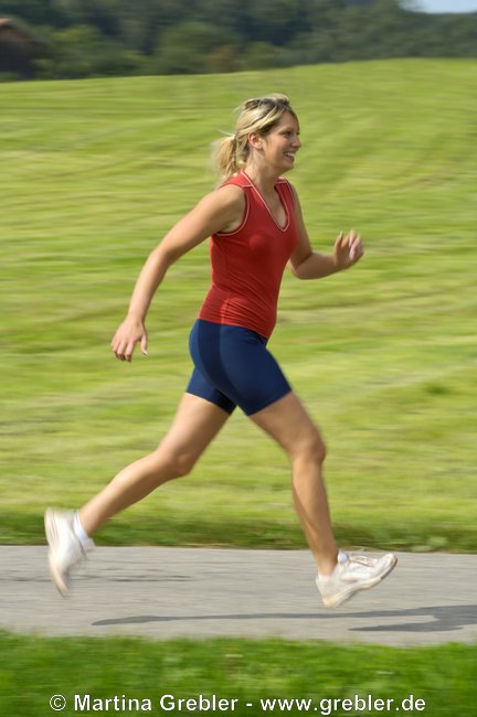 Junge Frau beim Joggen 