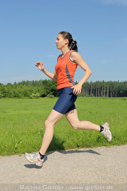 Junge Frau beim Joggen 