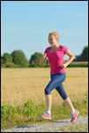 Teenager beim Joggen im Sommer 